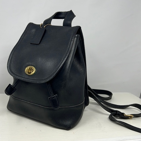 Coach Vintage Legacy 9960 Black Leather Brass Hardware Top Handle Flap Backpack - Picture 1 of 12